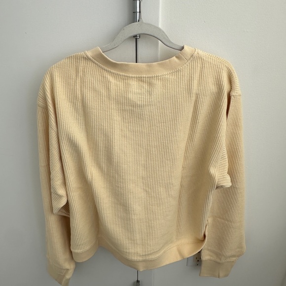 cropped ribbed butter yellow UNC pullover sweatshirt 
Size XL - Picture 2 of 3